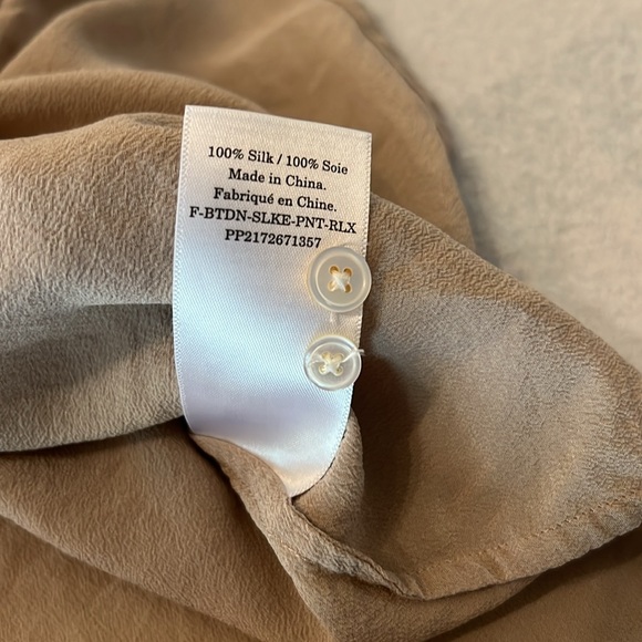 Everlane 100% Silk sheer button down - Picture 4 of 8